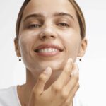 ژل شستشوی صورت فومی اپتیمالزFoaming Gel Cleanser - Image 4