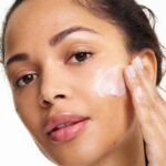 کرم ضدپیری ایج ریوایو لایت اپتیمالز (47682)Opt Optimals Age Revive Light Cream - Image 4
